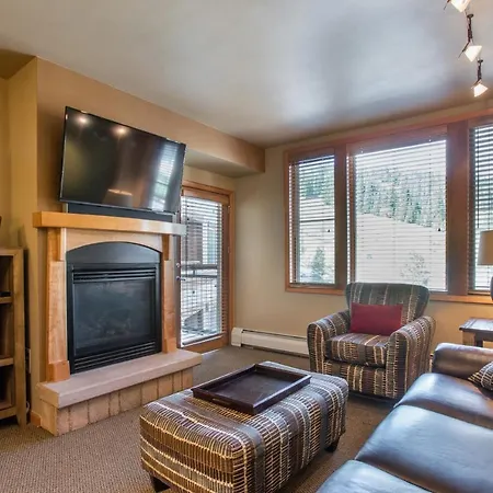 Stunning Zephyr Mountain Lodge Condo Overlooking The Village Plaza Condo